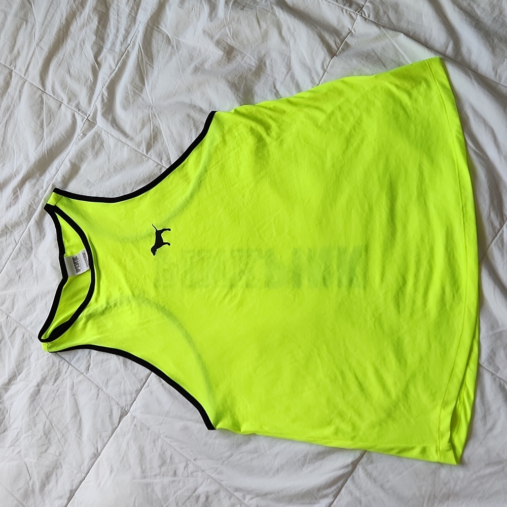 Pink tank top. Comfortable and great for working out or just as an outfit!Size S
